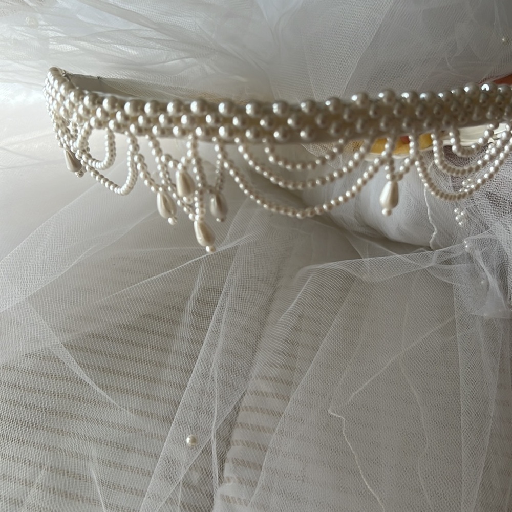 Elegant custom bridal veil 40” length pearl tiara headband flower bustle formal - Picture 3 of 12